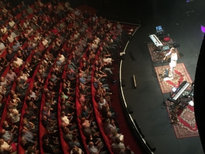 Weltstar Roger Hodgson vor Publikum im Metropol Theater Bremen