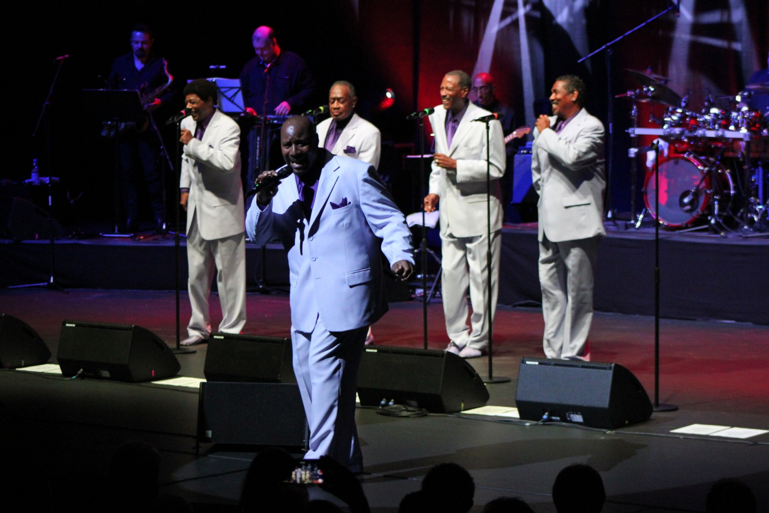 Beitragsbild Nachbericht Love and Peace mit Welthits - The Temptations Review im Metropol Theater Bremen am 12.10.2019